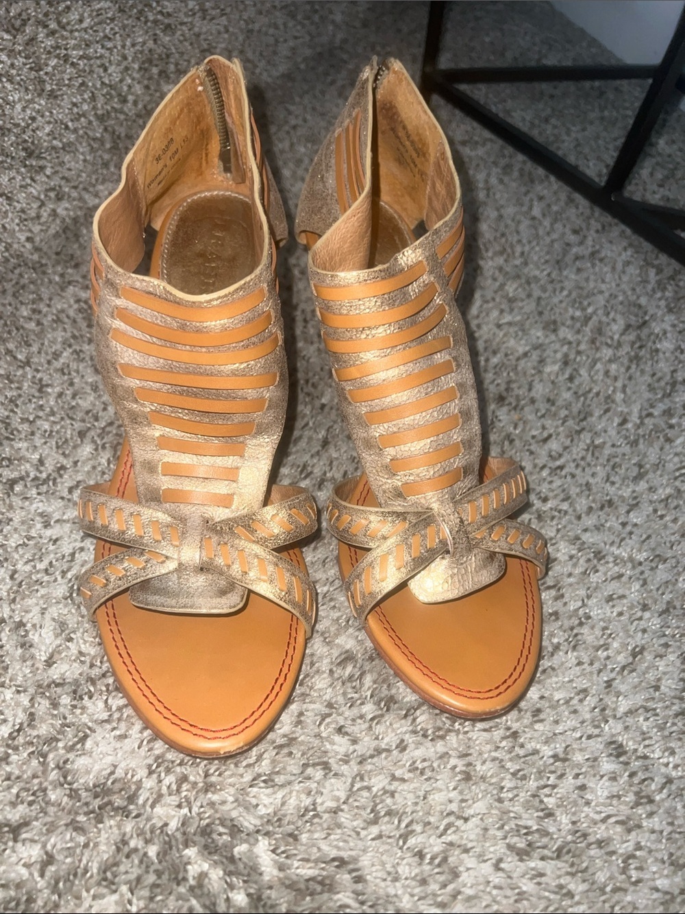 Trask Hannah 10 M Gold Metallic Leather Huarache Look Heels Zip Woven Sandals